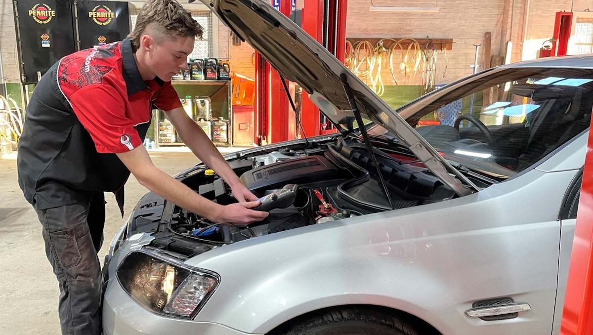 Blayney Mechanic Performing Car Service